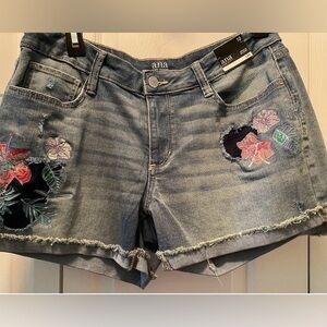 Great for Summer a.n.a Embroidered Denim Shorts Size 10 New With Tags
